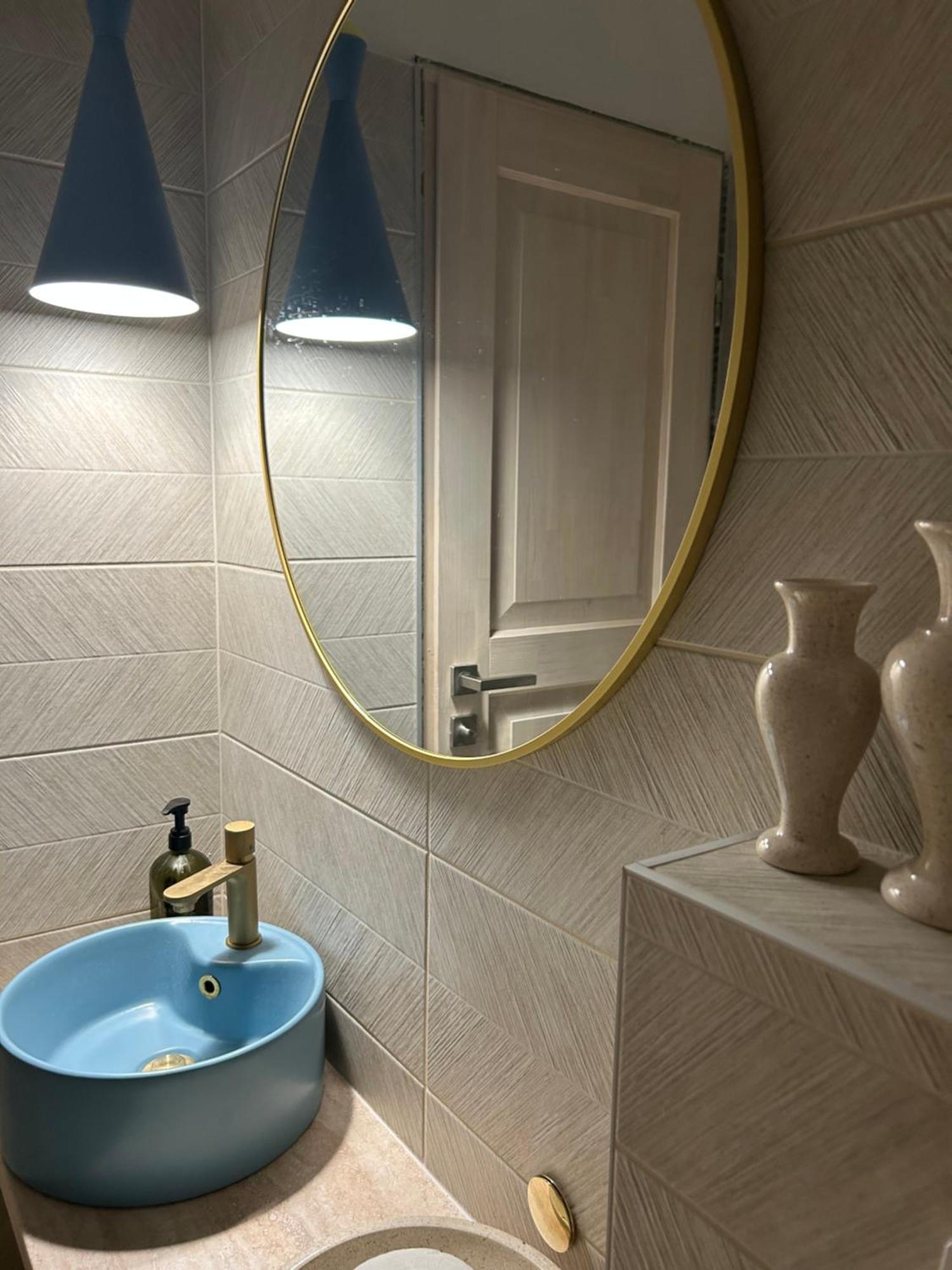 Avantgarde Zara Esterno foto